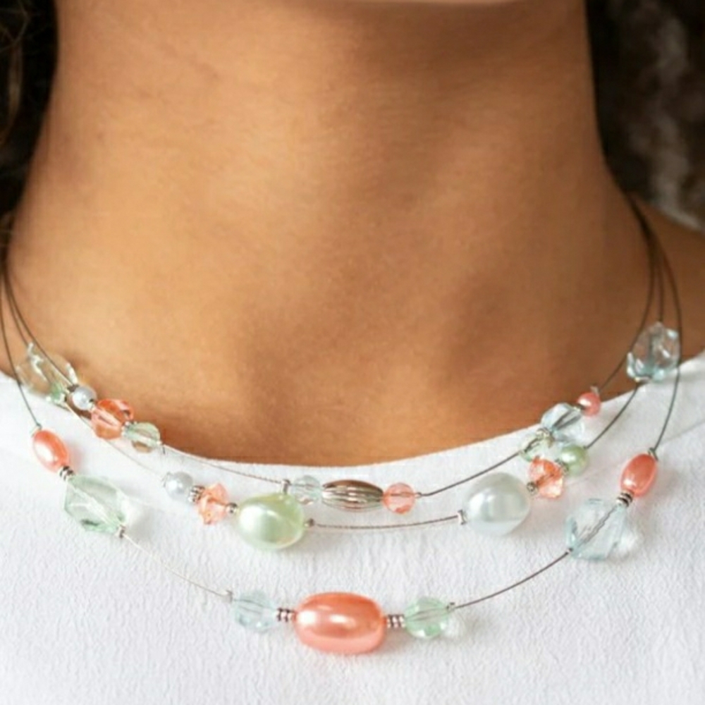 💢5/$10💢Elegant Multi-Color Beaded Necklace With Earrings